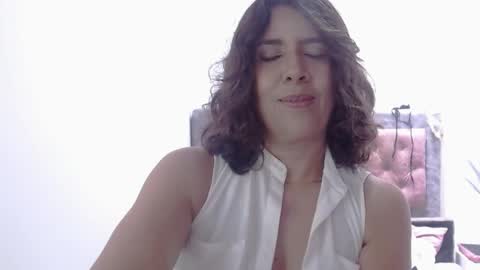 Snapshot of victoria25_meester chatting on 06/03/26, 03:50 Hi guys Im victoria Be the one who can control me in PVT online show from 06/03/26, 03:50