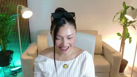 Snapshot of victoria___moon chatting on 01/07/26, 02:08 victoria online show from 01/07/26, 02:08