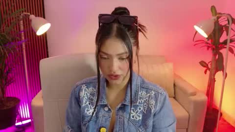 Snapshot of victoria___moon chatting on 01/09/26, 01:14 victoria online show from 01/09/26, 01:14