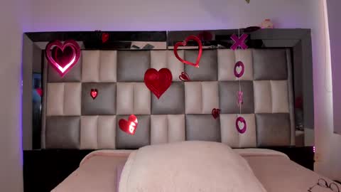 Victoria online show from 02/17/25, 01:32