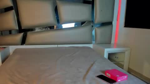 Victoria online show from 11/17/25, 04:07