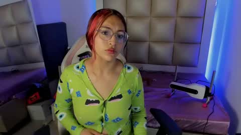 Victoria online show from 11/19/25, 12:05