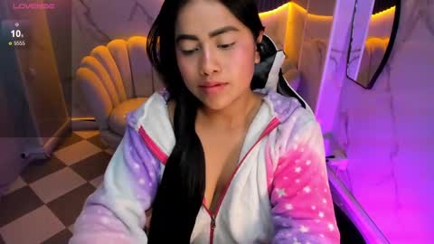 victoria_b_ online show from 10/23/25, 09:02