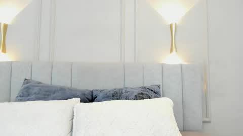 victoria  online show from 10/13/25, 07:03