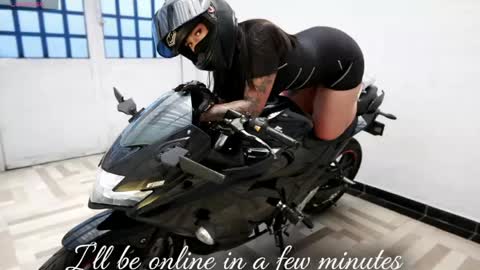 Victoria Collins online show from 04/18/26, 09:26