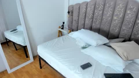 valentina online show from 09/17/25, 11:45