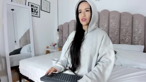 valentina online show from 10/24/25, 11:28