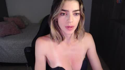 Snapshot of victoria_f chatting on 02/26/25, 05:42 Victorias Room online show from 02/26/25, 05:42