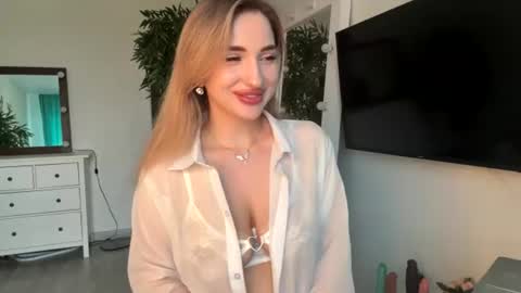 Snapshot of victoria_jess chatting on 06/27/26, 01:17 Victoria online show from 06/27/26, 01:17
