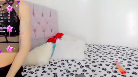 Snapshot of victoria_kastelo chatting on 12/16/24, 10:56 Victoria online show from 12/16/24, 10:56
