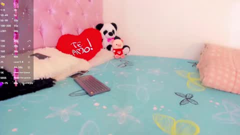 Snapshot of victoria_kastelo chatting on 12/18/24, 07:08 Victoria online show from 12/18/24, 07:08