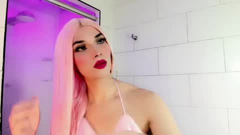 Snapshot of victoria_kastelo chatting on 10/28/25, 07:16 Victoria online show from 10/28/25, 07:16