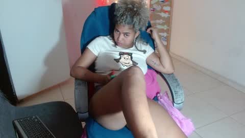 Snapshot of victoria_miler chatting on 12/12/24, 01:32 VICKY online show from 12/12/24, 01:32