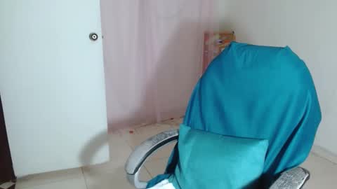 Snapshot of victoria_miler chatting on 12/29/24, 06:56 VICKY online show from 12/29/24, 06:56