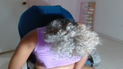 Snapshot of victoria_miler chatting on 01/20/25, 01:18 VICKY online show from 01/20/25, 01:18