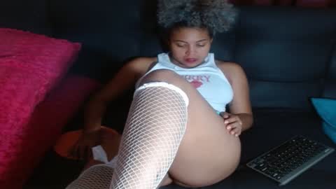 Snapshot of victoria_miler chatting on 02/02/25, 11:40 VICKY online show from 02/02/25, 11:40