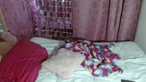 Snapshot of victoria_miler chatting on 02/23/25, 08:44 VICKY online show from 02/23/25, 08:44