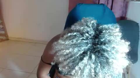 Snapshot of victoria_miler chatting on 03/06/25, 01:27 VICKY online show from 03/06/25, 01:27