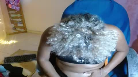 Snapshot of victoria_miler chatting on 03/10/25, 01:45 VICKY online show from 03/10/25, 01:45