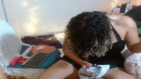 VICKY online show from 12/18/25, 12:06