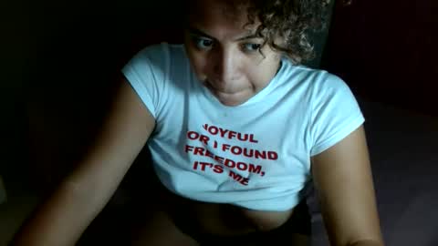 Snapshot of victoria_miler chatting on 06/05/26, 04:56 VICKY online show from 06/05/26, 04:56