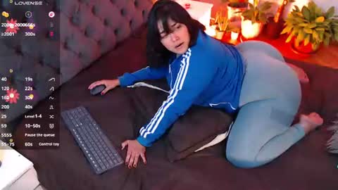 Snapshot of victoria_monteroo chatting on 06/18/26, 01:17 Call me Vic online show from 06/18/26, 01:17