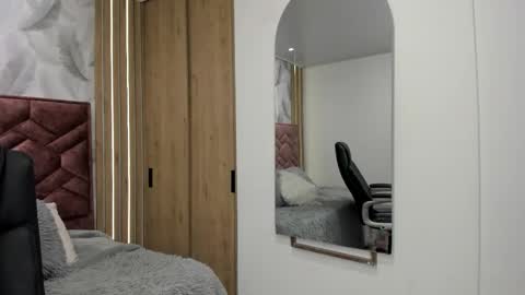 Vicky  online show from 10/20/25, 02:23