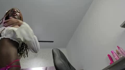 Vicky  online show from 10/23/25, 08:51