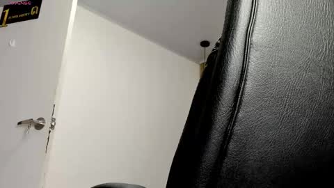 Snapshot of victoria_noir_18 chatting on 05/15/26, 03:02 Vicky online show from 05/15/26, 03:02