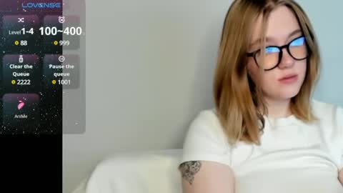 Snapshot of victoria_pum_ chatting on 01/05/25, 01:45 Jessie online show from 01/05/25, 01:45