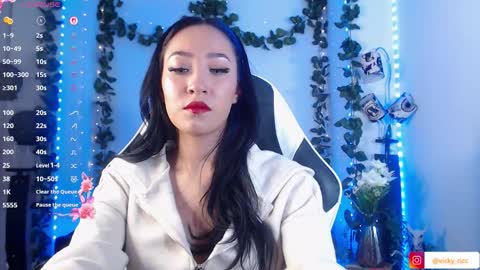 Victoria  online show from 10/22/25, 01:17