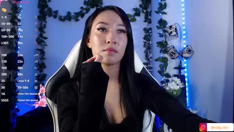 Victoria  online show from 11/06/25, 04:02