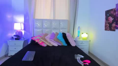 victoria  online show from 07/30/26, 07:13
