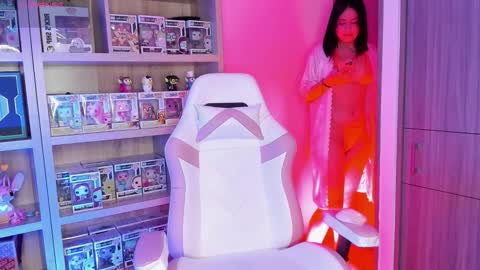 Victoria online show from 12/18/25, 06:19