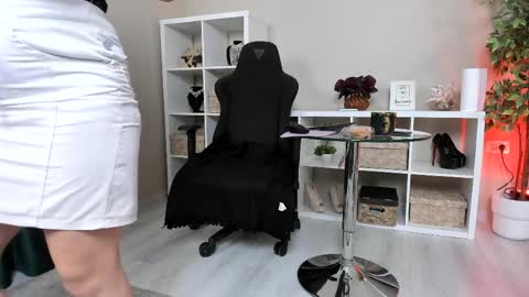 Victoria online show from 04/10/26, 11:15