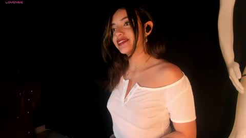 Snapshot of victoriaa2_doll chatting on 04/22/26, 11:56 victoriaa2_doll online show from 04/22/26, 11:56