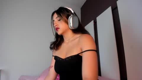 Snapshot of victoriaa2_doll chatting on 05/30/26, 02:03 victoriaa2_doll online show from 05/30/26, 02:03