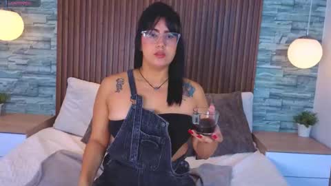 Victoria Andrade online show from 02/18/26, 12:23