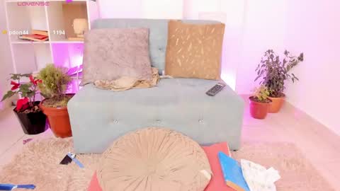 Victoria online show from 04/19/26, 01:16