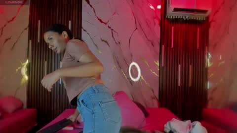 Victoria  online show from 11/03/25, 08:54