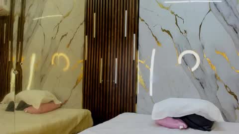 Victoria  online show from 11/23/25, 07:57