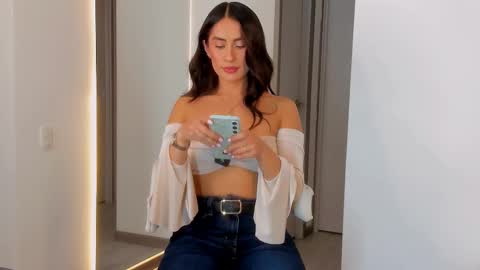 Vcitoria online show from 09/18/25, 12:23