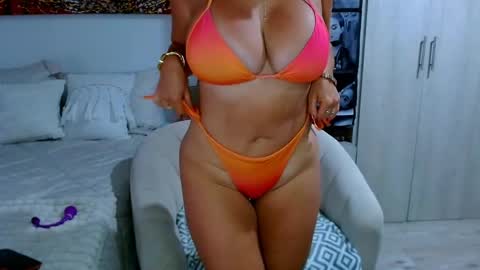 Snapshot of victoriahispanic chatting on 05/03/26, 01:28 victoriahispanic online show from 05/03/26, 01:28