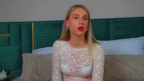 Victoria online show from 09/18/25, 06:54