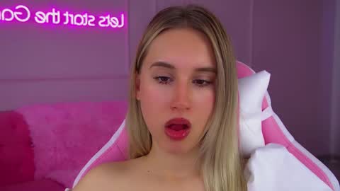 Victoria online show from 09/27/25, 06:51