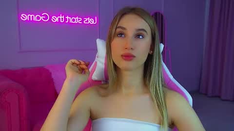 Victoria online show from 11/16/25, 06:08