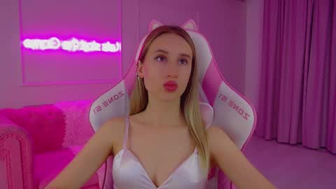 Victoria online show from 01/14/26, 06:35