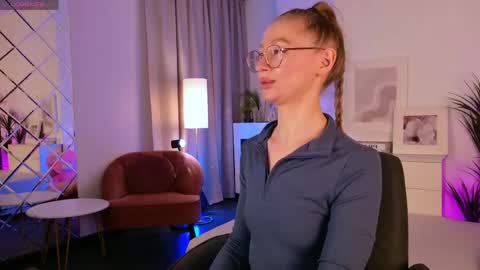 Victoria online show from 05/14/26, 06:09