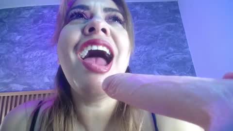 victoriamil1 online show from 10/10/25, 08:08