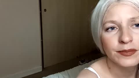 Snapshot of victoriaqueenvip1990 chatting on 12/11/24, 01:58 victoriaqueen1990 online show from 12/11/24, 01:58